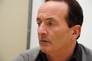 John O'Brien, pêcheur irlandais venu sur l'ïle d'Yeu à la Journée mondiale des pêcheurs 2010 expliquer la situation